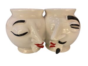 Coppia di vasi uniti in ceramica