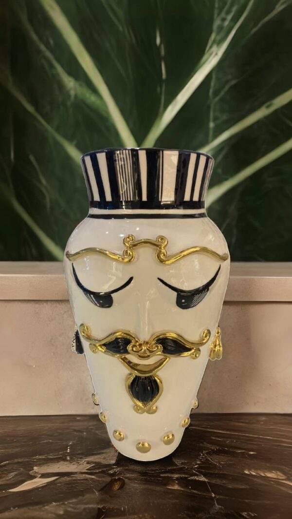 Elegante vaso in ceramica decorato a mano