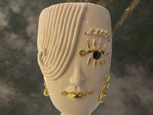 Vaso scultura in ceramica