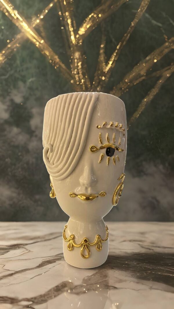 Vaso scultura in ceramica